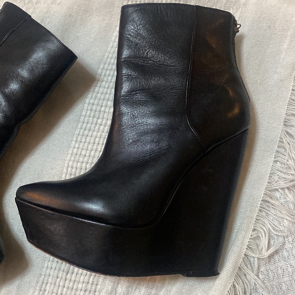 Max azria black leather chunky platform wedge ankle booties boots 38.5 - Picture 3 of 10